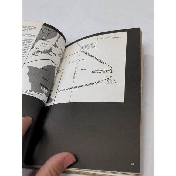 Ballantine's Illustrated History WWII Battle Book No 10 Pearl Harbor A J Barker - Picture 7 of 9